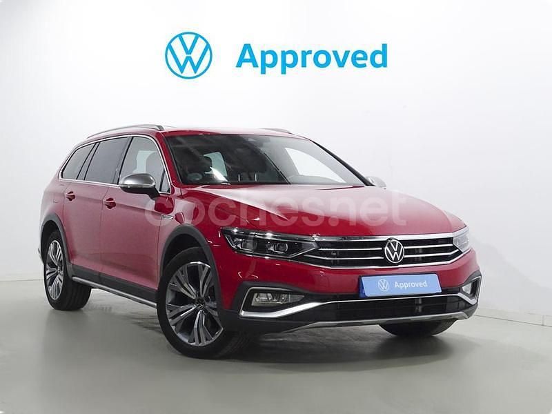 Rojo Usado 2024 VW Passat Alltrack Familiar | 39.900 € (Un poco caro) - Imagen 1/4
