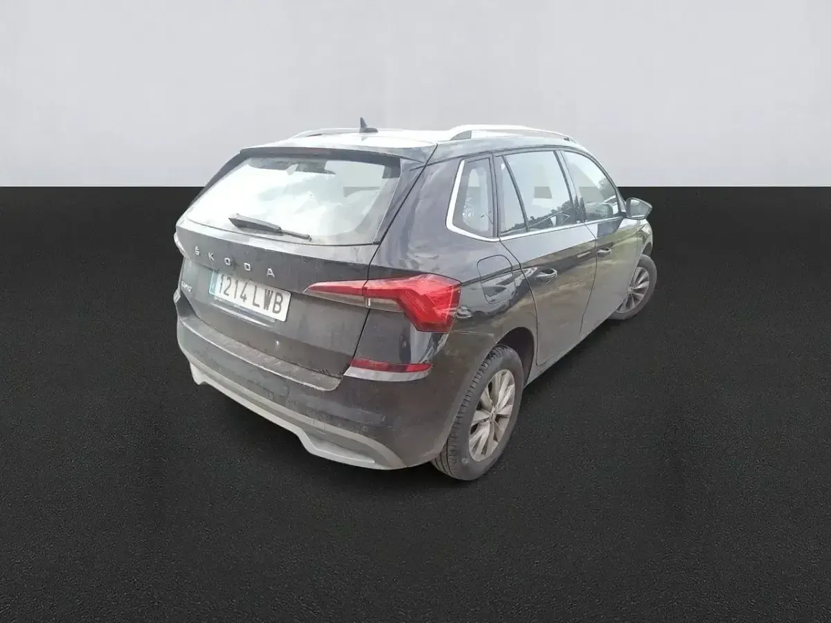 Usado Skoda Kamiq Ambition 95 CV (69 kW) 2022 Negro SUV