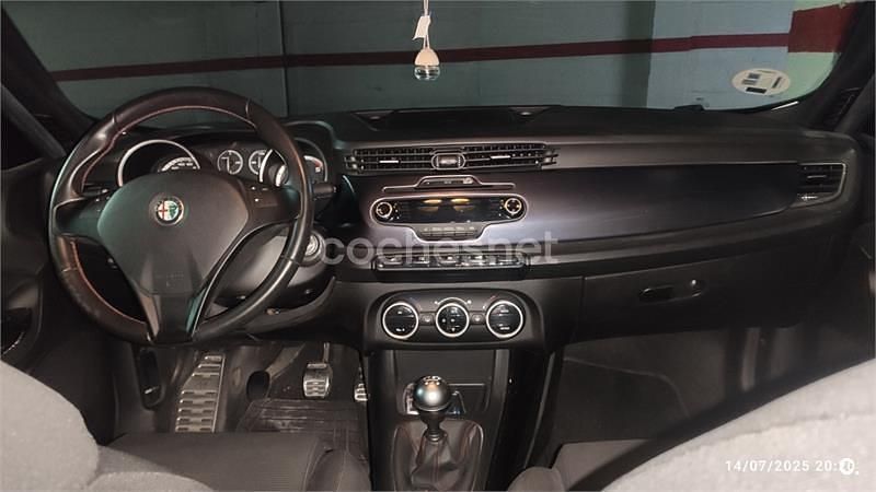 Gris / plata Usado 2012 Alfa Romeo Giulietta Distinctive Utilitario | 7500 € (Precio justo) - Imagen 1/4