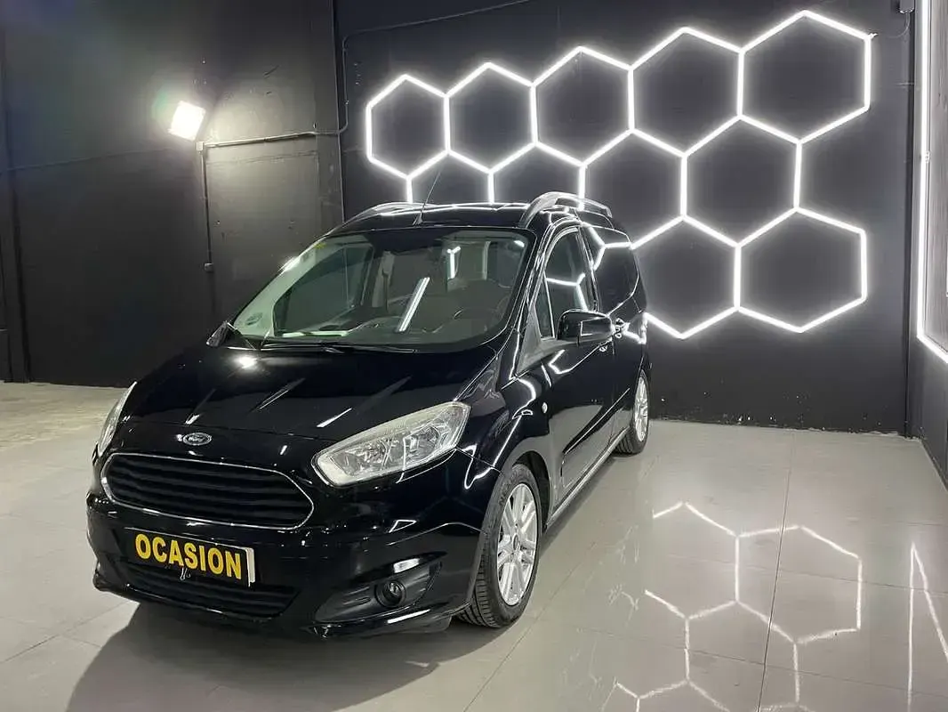 Usado Ford Tourneo Connect Titanium 101 CV (74 kW) 2015 Negro Monovolumen
