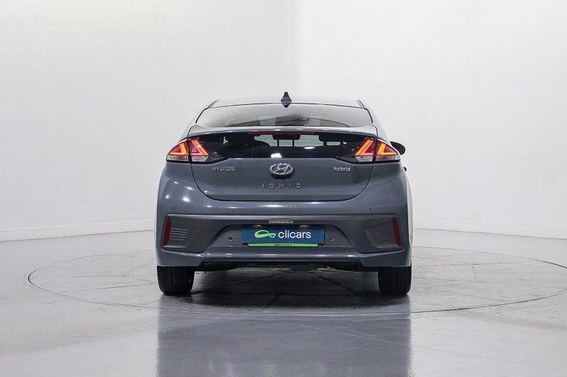 Usado Hyundai Ioniq 141 CV (103 kW) 2020 Gris Utilitario