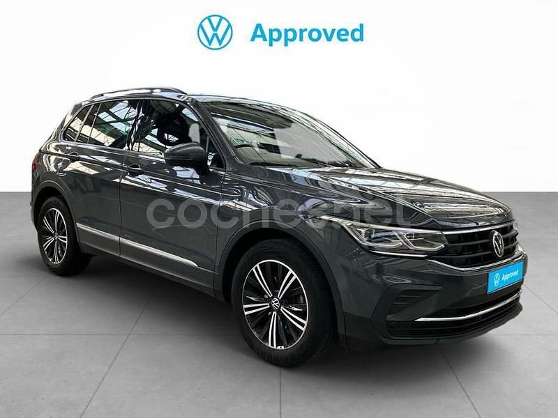 Gris / plata Usado 2024 VW Tiguan Life SUV | 33.890 € (Precio justo) - Imagen 1/4
