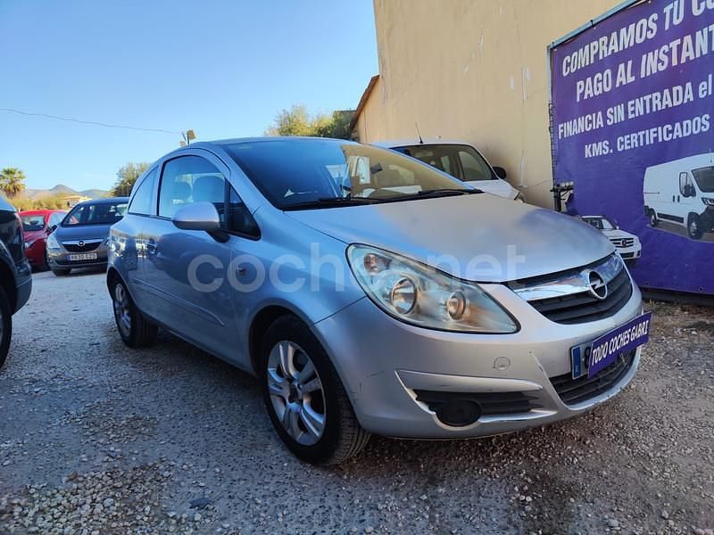 Gris / plata Usado 2007 Opel Corsa Cosmo Berlina | 3490 € (Precio justo) - Imagen 1/4