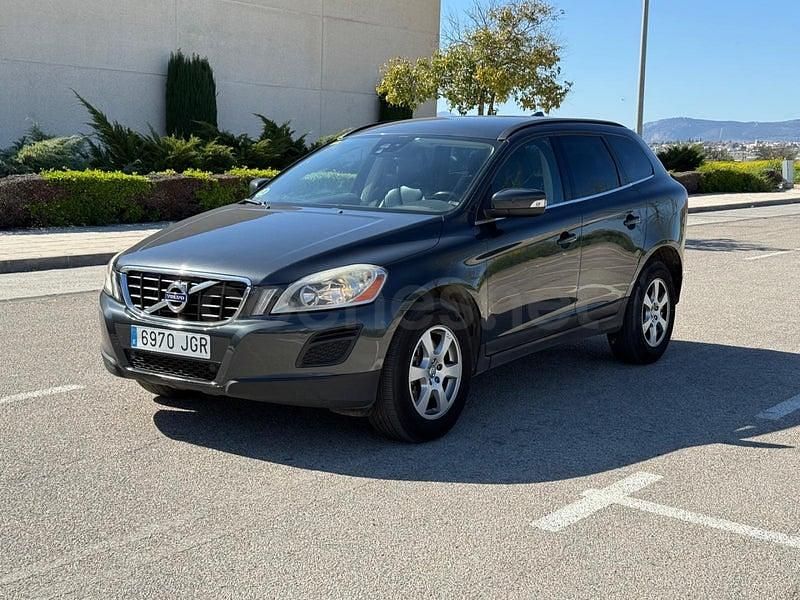 Usado Volvo XC60 Momentum 163 CV (119 kW) 2011 Gris / plata SUV
