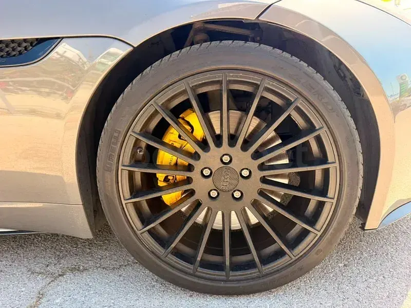 Usado Jaguar F-Type R-Dynamic 340 CV (250 kW) 2017 Gris / plata Descapotable