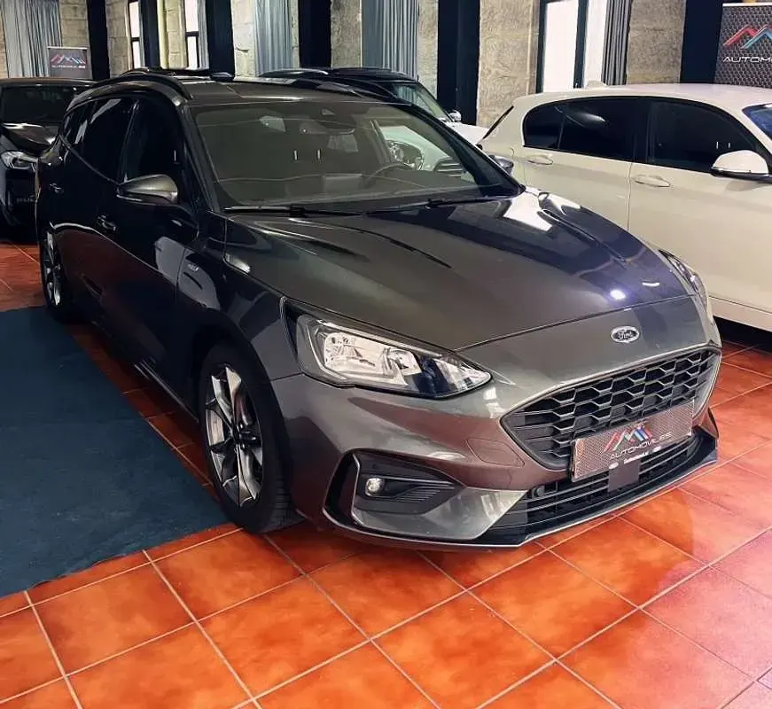 Usado Ford Focus ST-Line 155 CV (114 kW) 2021 Gris Familiar