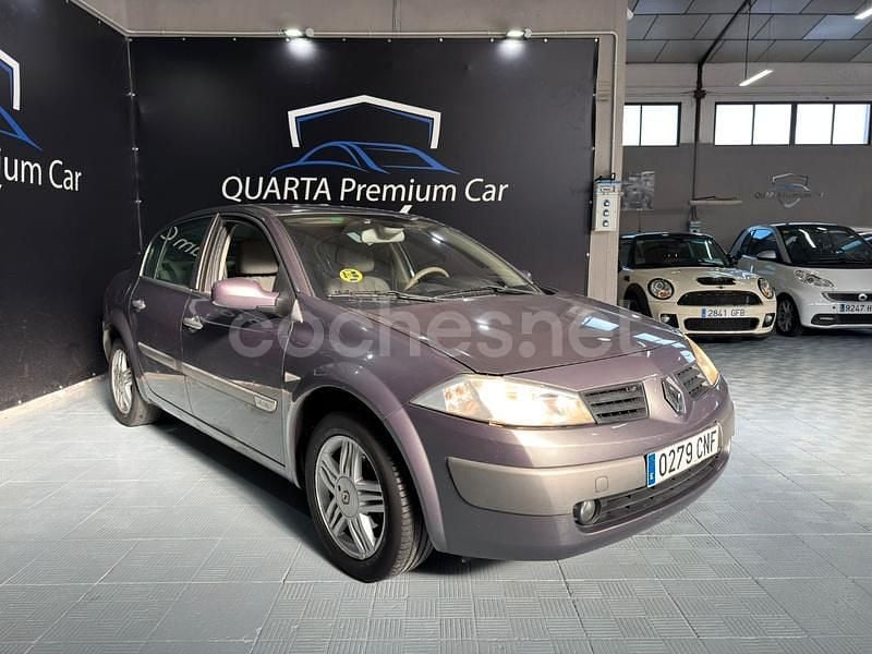 Violeta / lila Usado 2003 Renault Mégane II Privilege Berlina | 3499 € (Precio justo) - Imagen 1/4