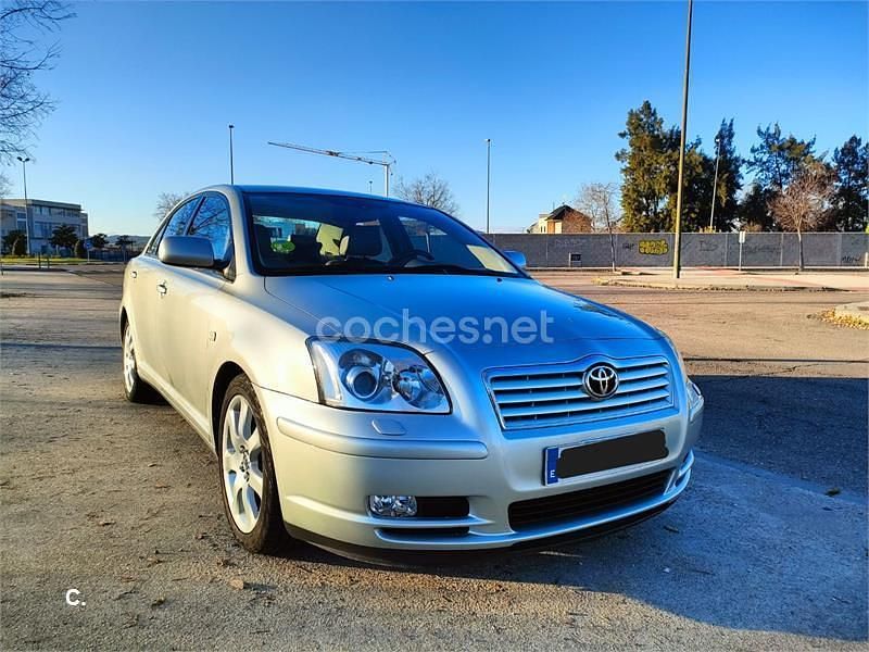Usado Toyota Avensis Executive 147 CV (108 kW) 2005 Beige Berlina