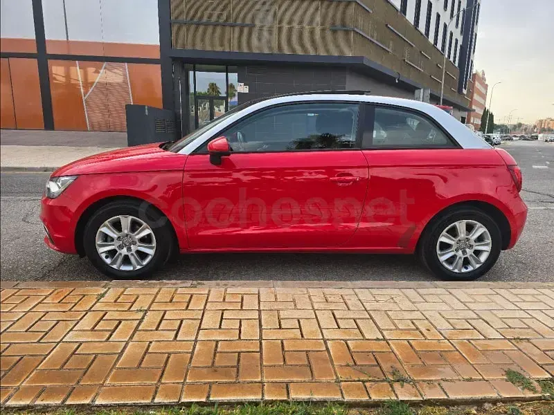 Usado Audi A1 Attraction 86 CV (63 kW) 2011 Rojo Utilitario