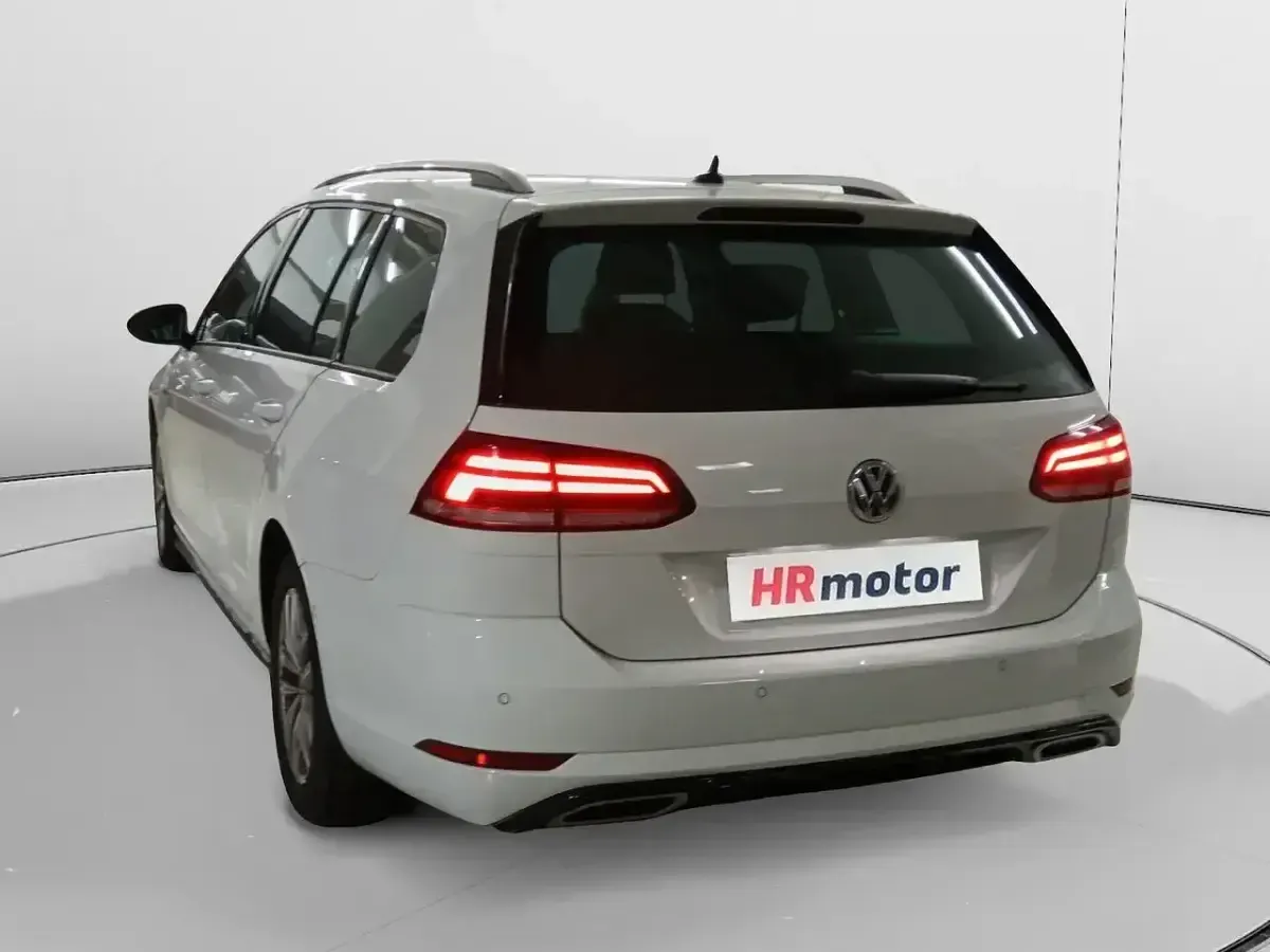 Usado VW Golf VII Advance 150 CV (110 kW) 2020 Blanco Familiar