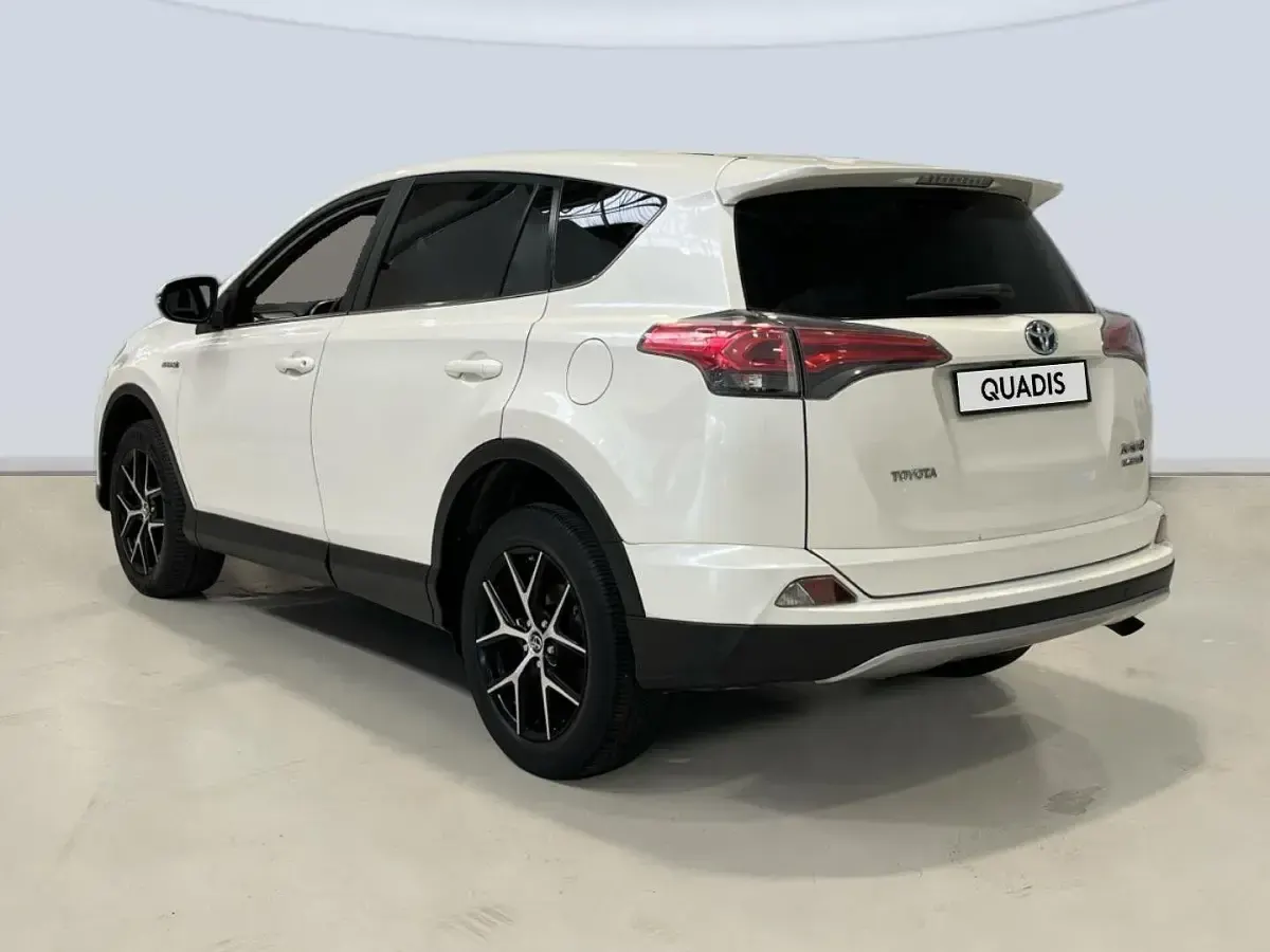 Usado Toyota RAV4 Hybrid Advance 197 CV (144 kW) 2018 Blanco SUV