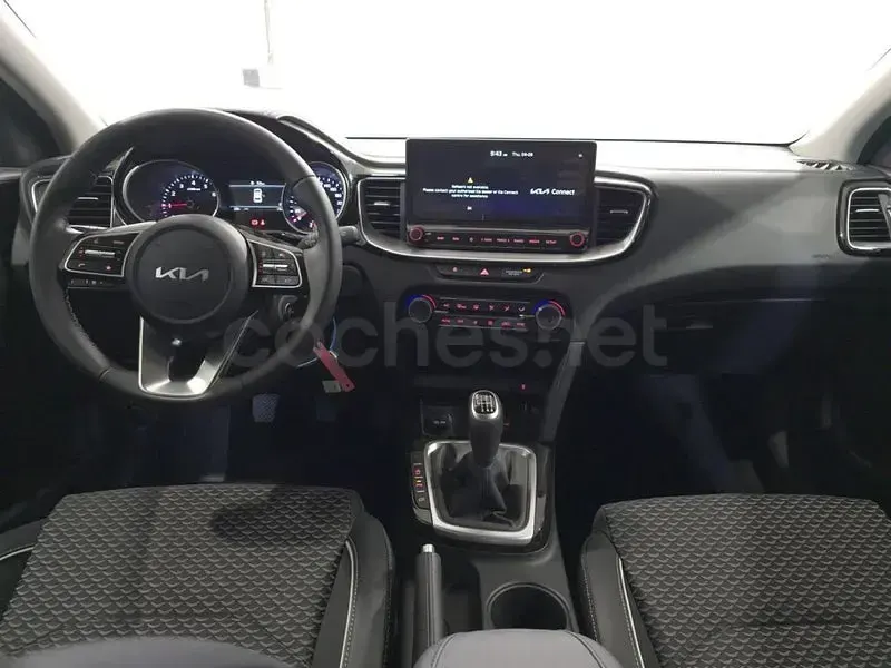 Usado Kia Ceed 100 CV (73 kW) 2023 Rojo Utilitario