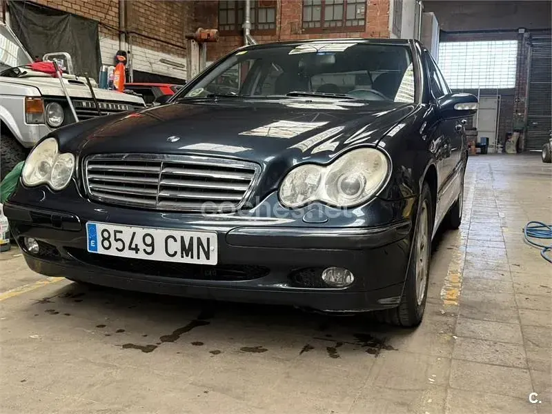 Usado Mercedes C240 Elegance 170 CV (125 kW) 2003 Azul Berlina
