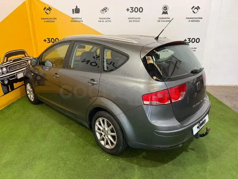 Usado Seat Altea XL I-Tech 105 CV (77 kW) 2014 Gris / plata Monovolumen
