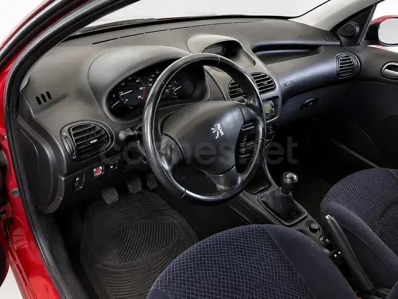 Usado Peugeot 206 70 CV (51 kW) 2005 Granate Berlina