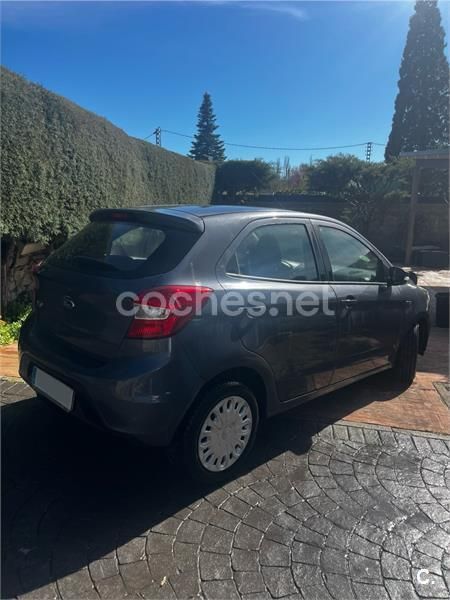 Usado Ford Ka Plus 70 CV (51 kW) 2016 Gris / plata Utilitario