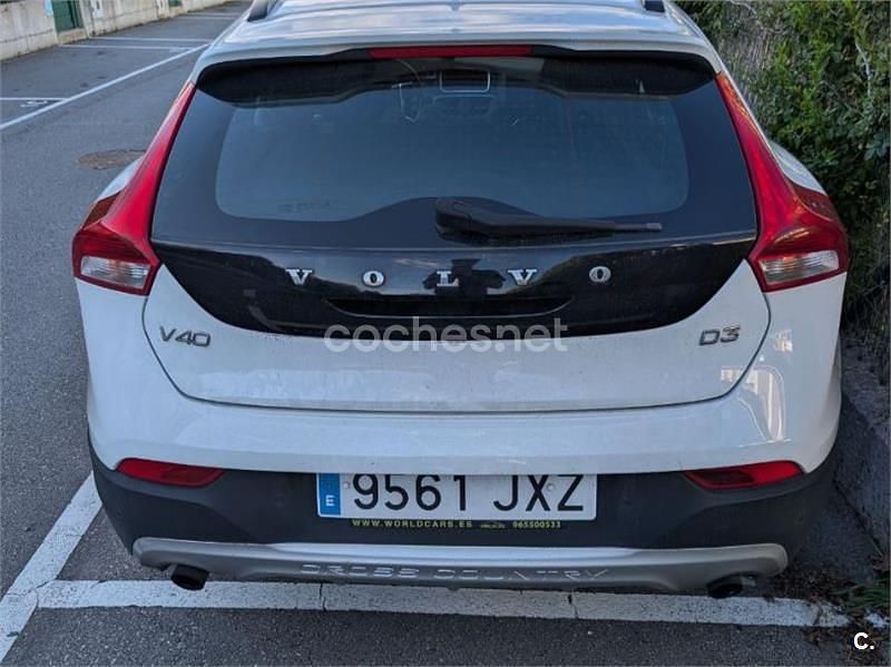 Usado Volvo V40 CC Momentum 150 CV (110 kW) 2017 Blanco Familiar