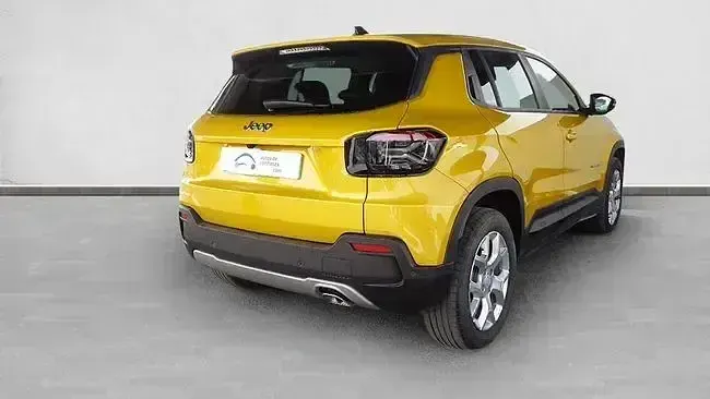 Usado Jeep Avenger Altitude 100 CV (73 kW) 2025 Amarillo SUV