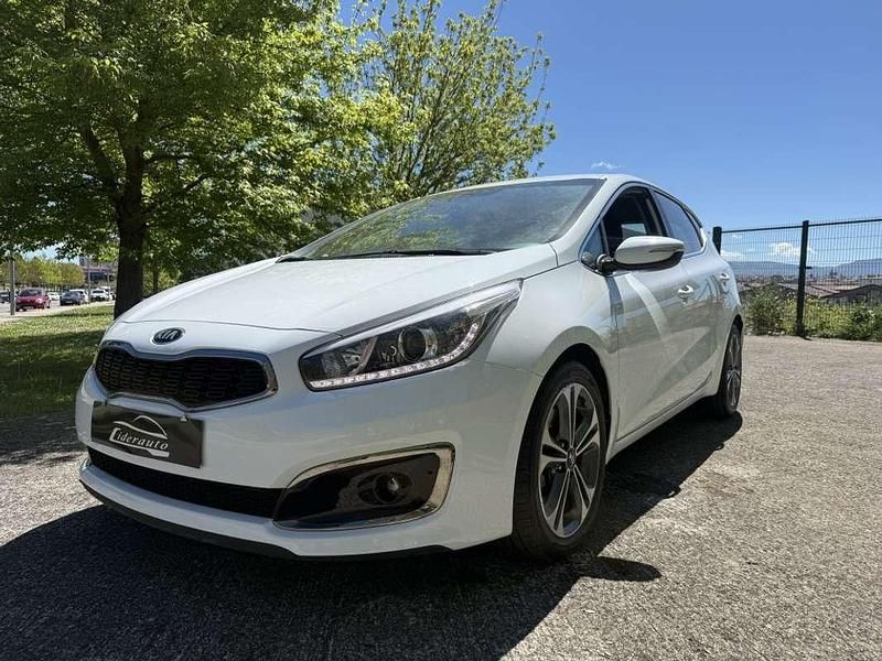 Usado Kia Ceed GT GT-Line 136 HP (100 kW) 2016 Branco Citadino
