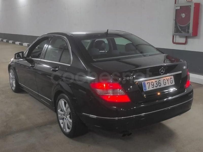Usado Mercedes C200 136 CV (100 kW) 2010 Negro Familiar