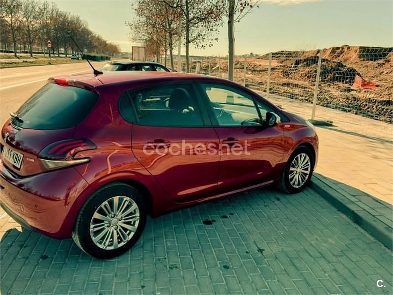 Usado Peugeot 208 Style 82 CV (60 kW) 2017 Rojo Utilitario
