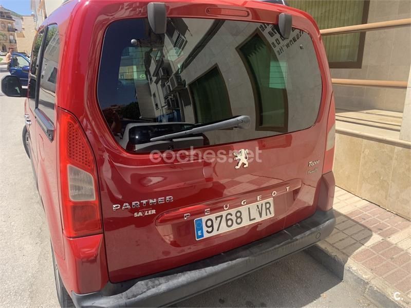 Usado Peugeot Partner Tepee Outdoor 110 CV (80 kW) 2009 Rojo Monovolumen