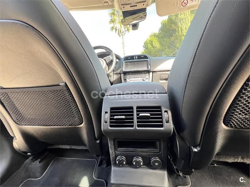 Usado Jaguar F-Pace Prestige 180 CV (132 kW) 2019 Granate SUV