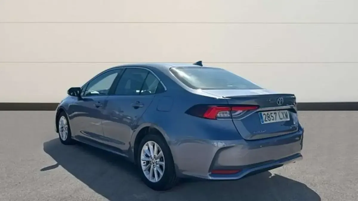 Usado Toyota Corolla Active 122 CV (89 kW) 2022 Gris Berlina