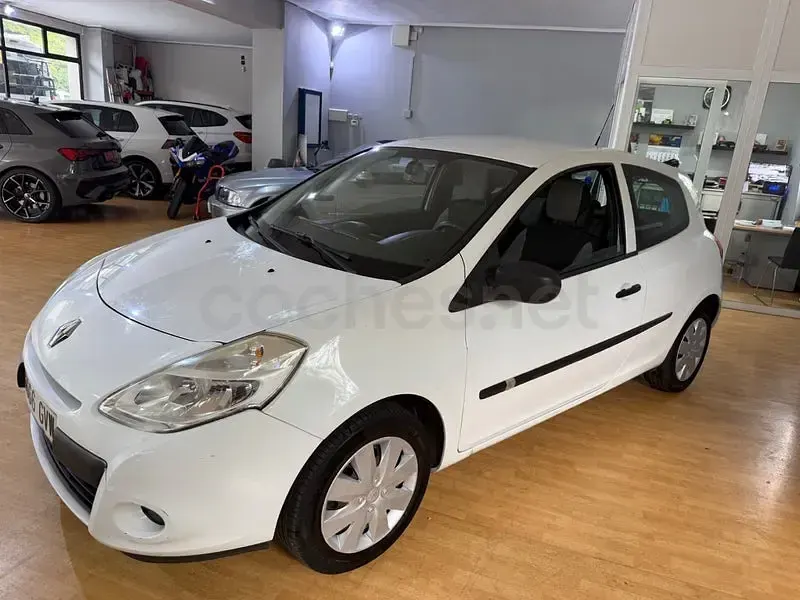 Usado Renault Clio II 90 CV (66 kW) 2010 Blanco Berlina