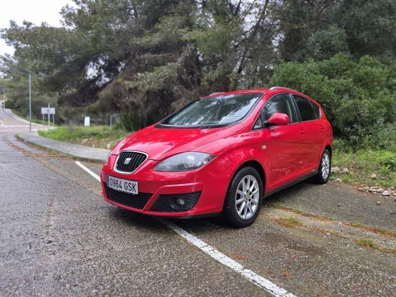 Rojo Usado 2009 Seat Altea Reference Monovolumen | 5900 € (Precio justo) - Imagen 1/4