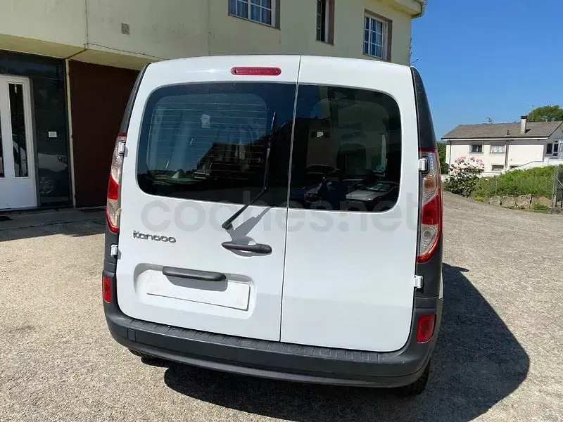 Usado Renault Kangoo Zen 95 CV (69 kW) 2021 Blanco Monovolumen