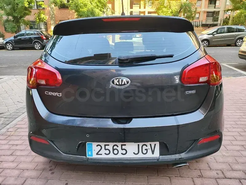 Usado Kia Ceed GT 128 CV (94 kW) 2015 Negro Berlina