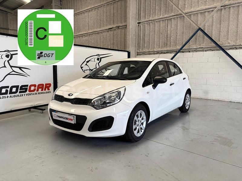 Blanco Usado 2013 Kia Rio Berlina | 7700 € (Precio justo) - Imagen 1/4