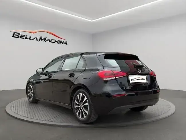 Usado Mercedes A180 116 CV (85 kW) 2021 Negro Berlina