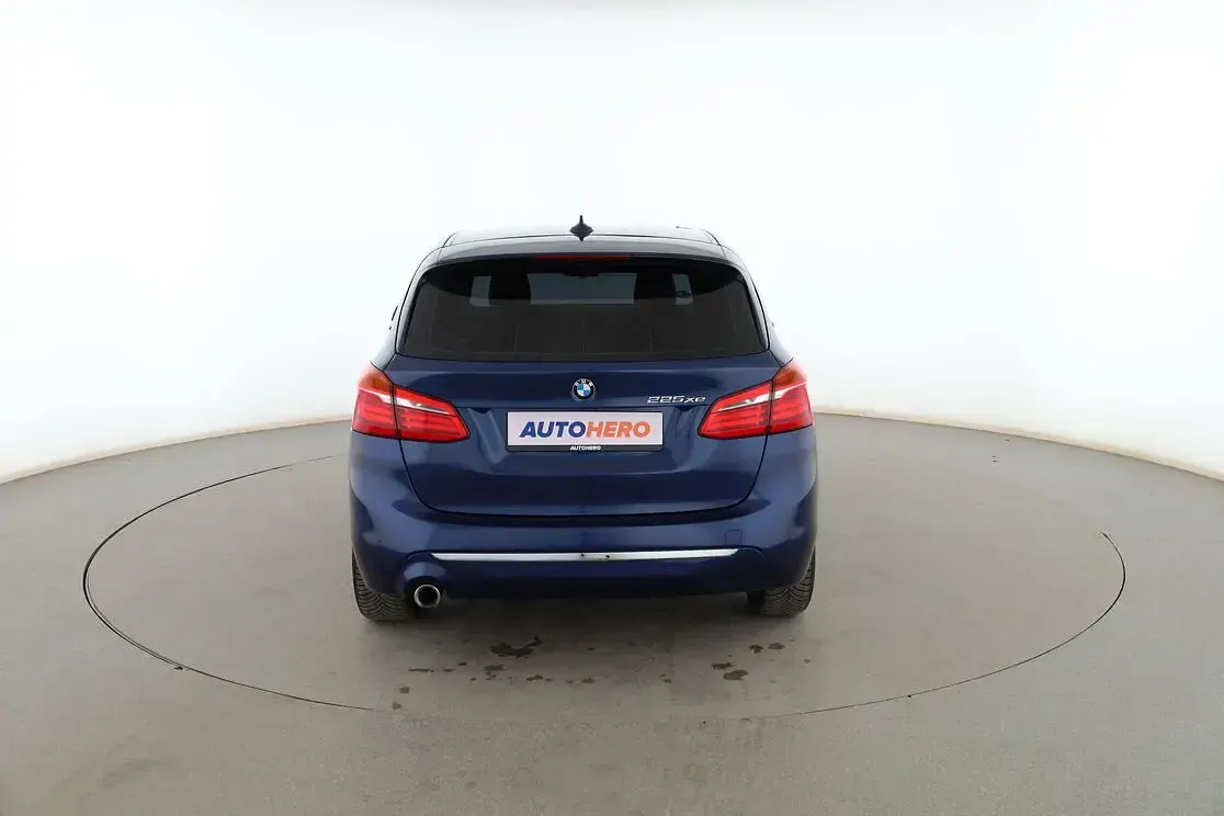Usado BMW 225 Active Tourer iPerformance 224 CV (164 kW) 2018 Azul Monovolumen