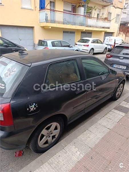 Usado Audi A3 Attraction 102 CV (75 kW) 2003 Negro Utilitario
