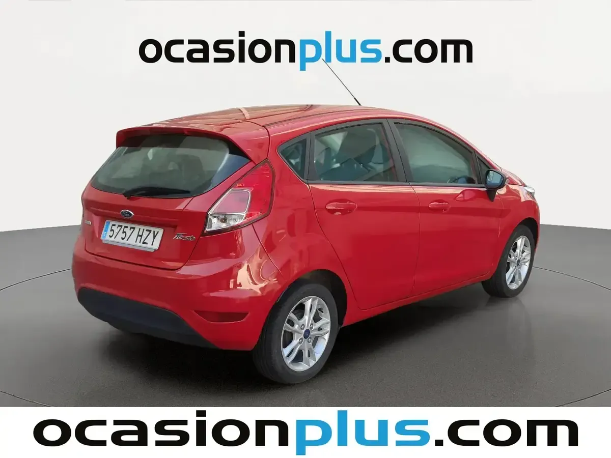 Usado Ford Fiesta Trend 101 CV (74 kW) 2014 Rojo Utilitario