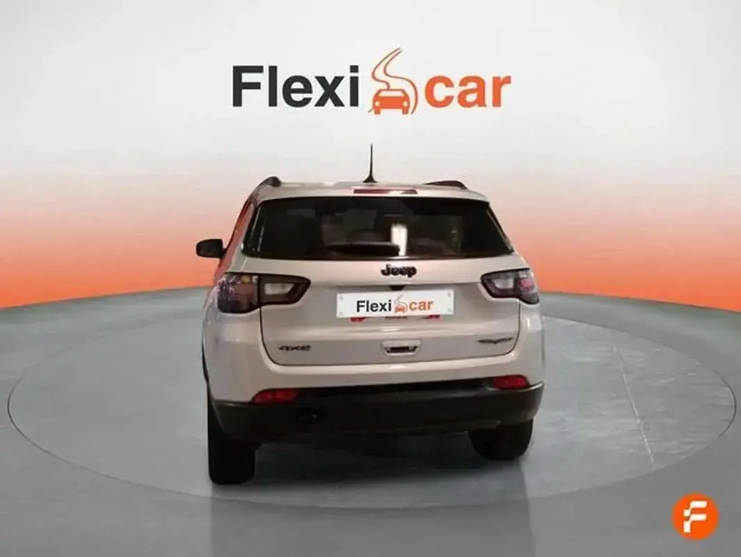Usado Jeep Compass Trailhawk 241 CV (177 kW) 2022 Gris SUV