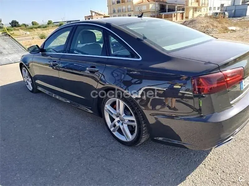 Usado Audi A6 320 CV (235 kW) 2016 Negro Berlina