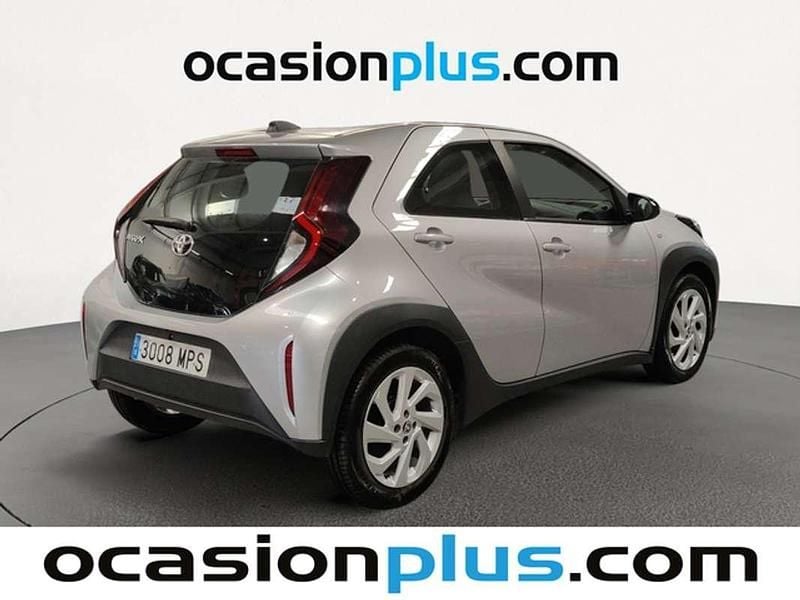 Usado Toyota Aygo Play 72 CV (52 kW) 2024 Gris Utilitario