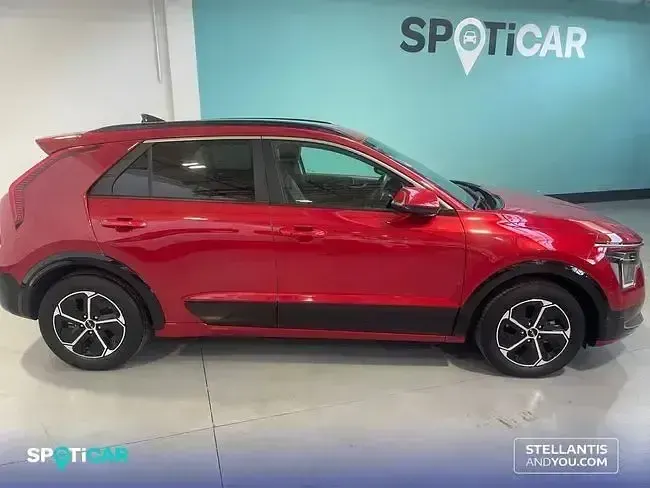 Usado Kia Niro 141 CV (103 kW) 2022 Rojo SUV