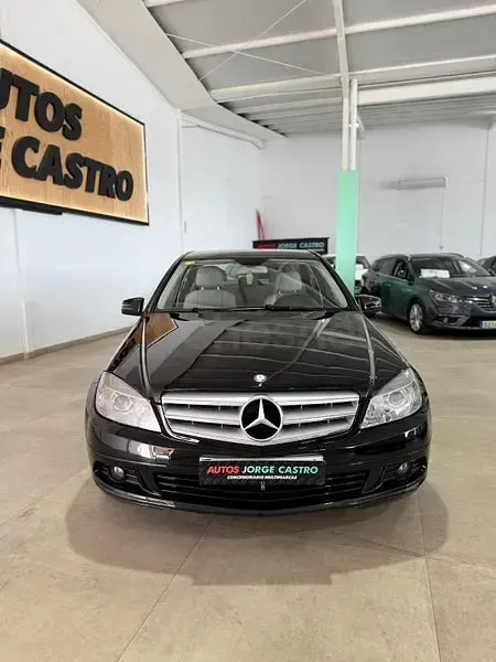 Usado Mercedes C200 Elegance 136 CV (100 kW) 2010 Negro Berlina