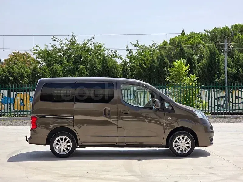 Usado Nissan Evalia Comfort 110 CV (80 kW) 2017 Marrón Monovolumen