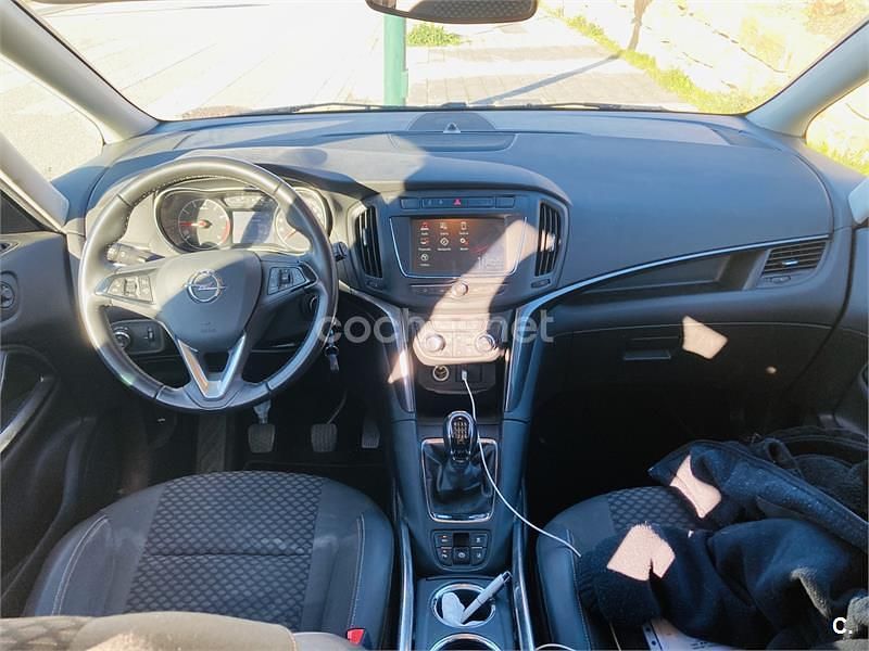 Usado Opel Zafira Selective 140 CV (102 kW) 2018 Blanco Monovolumen