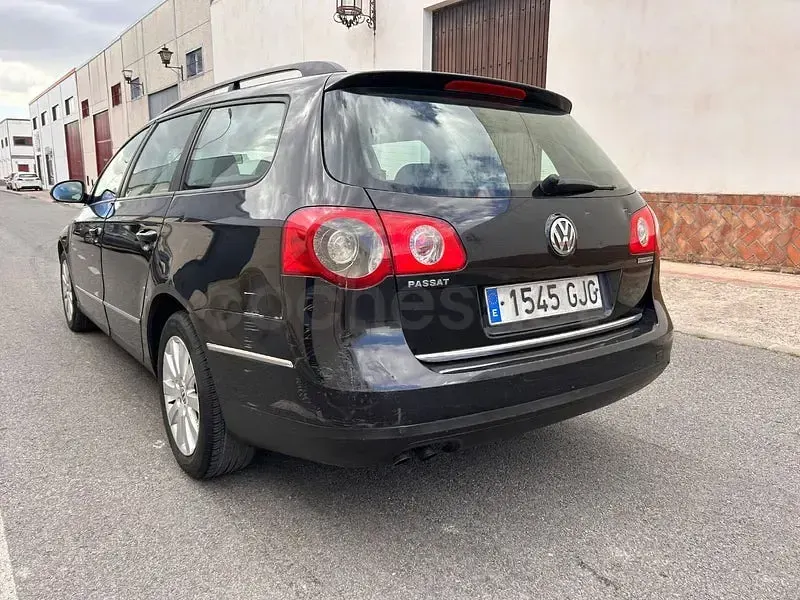 Usado VW Passat 105 CV (77 kW) 2008 Azul Familiar