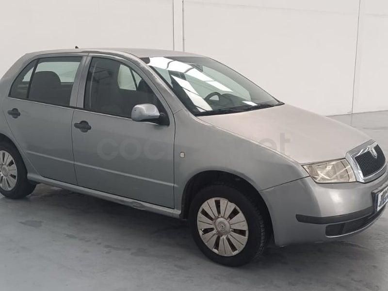 Usado Skoda Fabia Comfort 64 CV (47 kW) 2003 Gris / plata Berlina