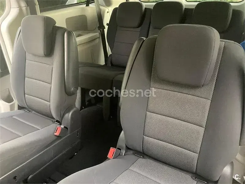 Usado Chrysler Grand Voyager 150 CV (110 kW) 2008 Gris / plata Monovolumen
