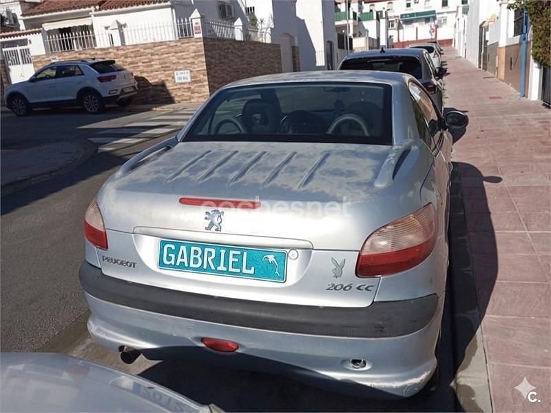 Usado Peugeot 206 110 CV (80 kW) 2002 Gris / plata Descapotable