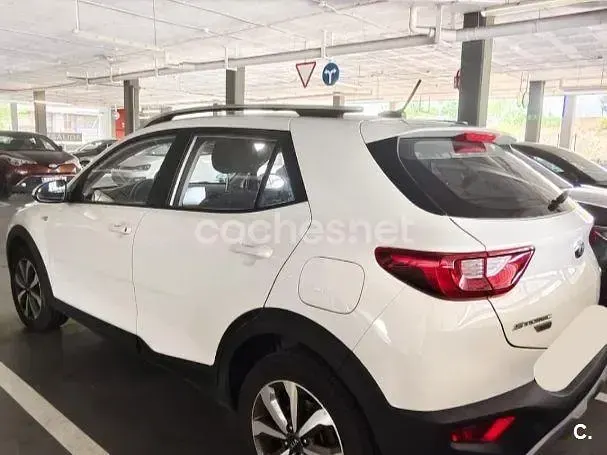 Usado Kia Stonic 100 CV (73 kW) 2021 Blanco SUV