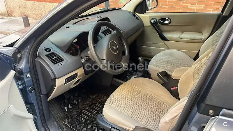 Usado Renault Mégane Dynamique 115 CV (84 kW) 2006 Negro Berlina